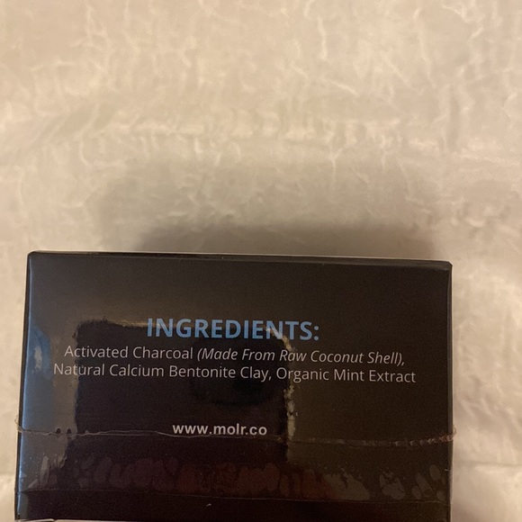 Molr CARBON + COCONUT TEETH
WHITENING POWDER AND
TOOTHBRUSH - Picture 6 of 6